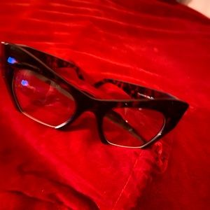 Designer - “NO” - Designer Look- “YES”